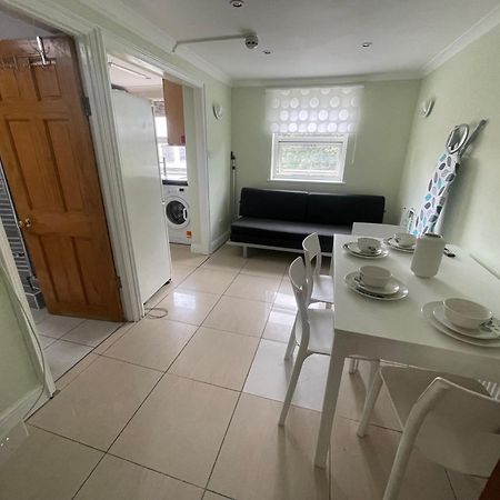 Entire 3 Bedroom Home - Minutes To Emirates Stadium! Londen Buitenkant foto
