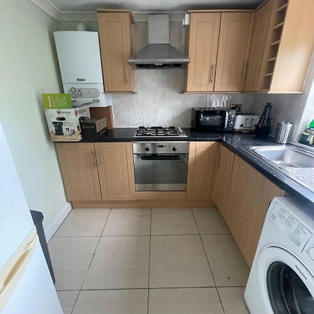 Entire 3 Bedroom Home - Minutes To Emirates Stadium! Londen Buitenkant foto