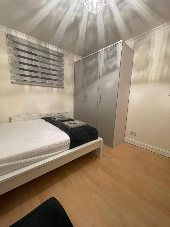 Entire 3 Bedroom Home - Minutes To Emirates Stadium! Londen Buitenkant foto