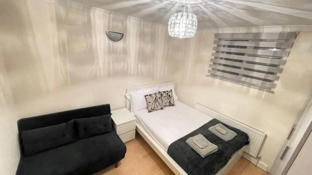 Entire 3 Bedroom Home - Minutes To Emirates Stadium! Londen Buitenkant foto