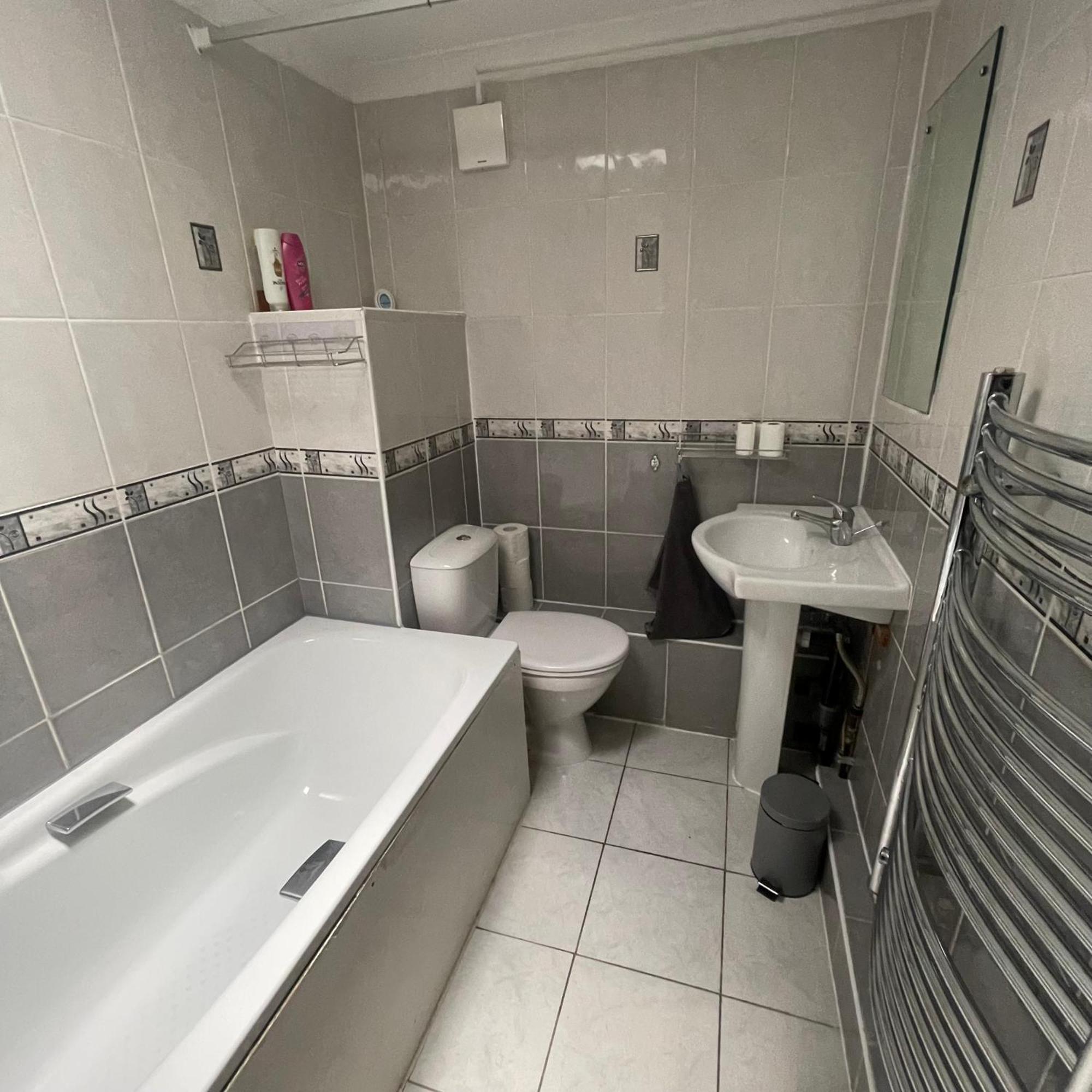 Entire 3 Bedroom Home - Minutes To Emirates Stadium! Londen Buitenkant foto