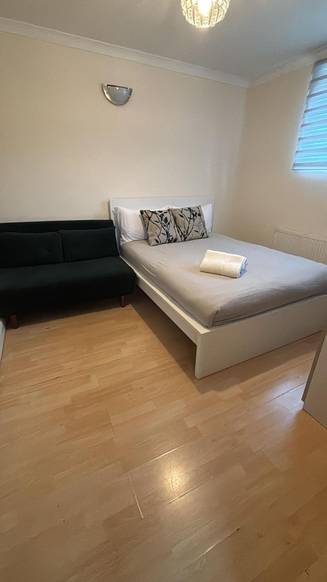 Entire 3 Bedroom Home - Minutes To Emirates Stadium! Londen Buitenkant foto